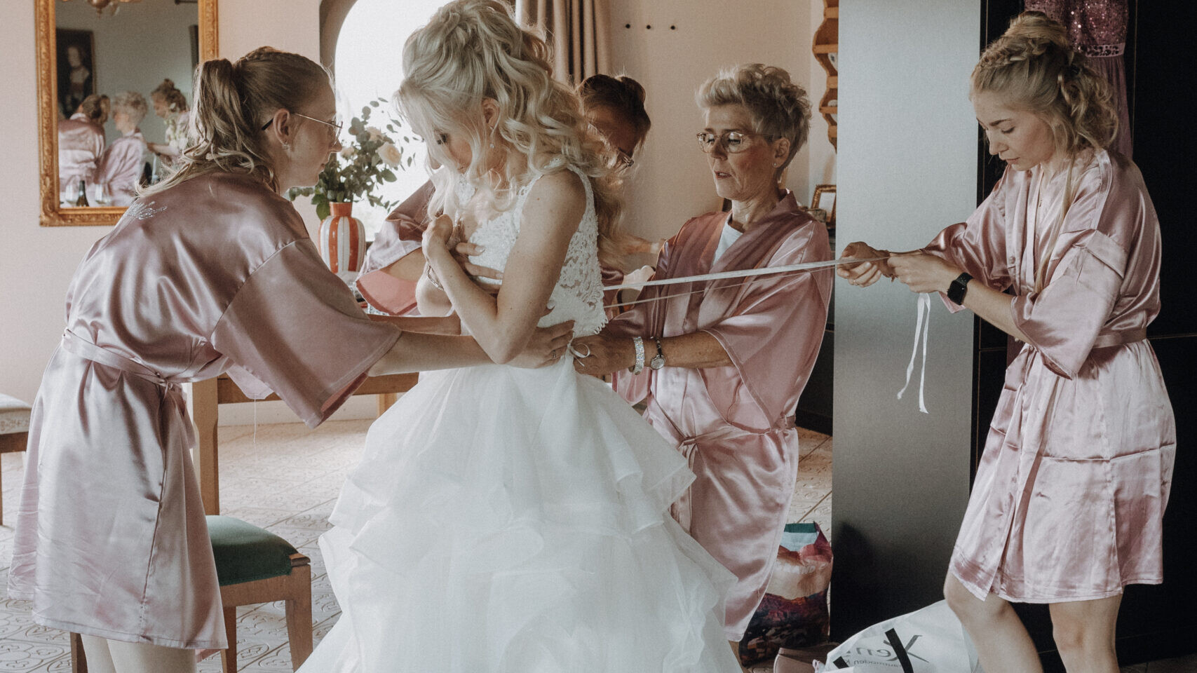 Betty und Justin, Hochzeit auf Schloss Freudenstein, Getting Ready, Bride